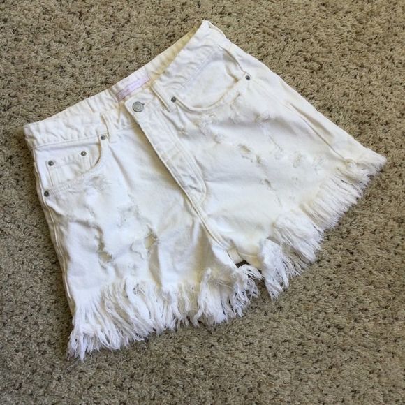 Zara Pants - Zara DenimShorts White Jean Fray Hem Size 6